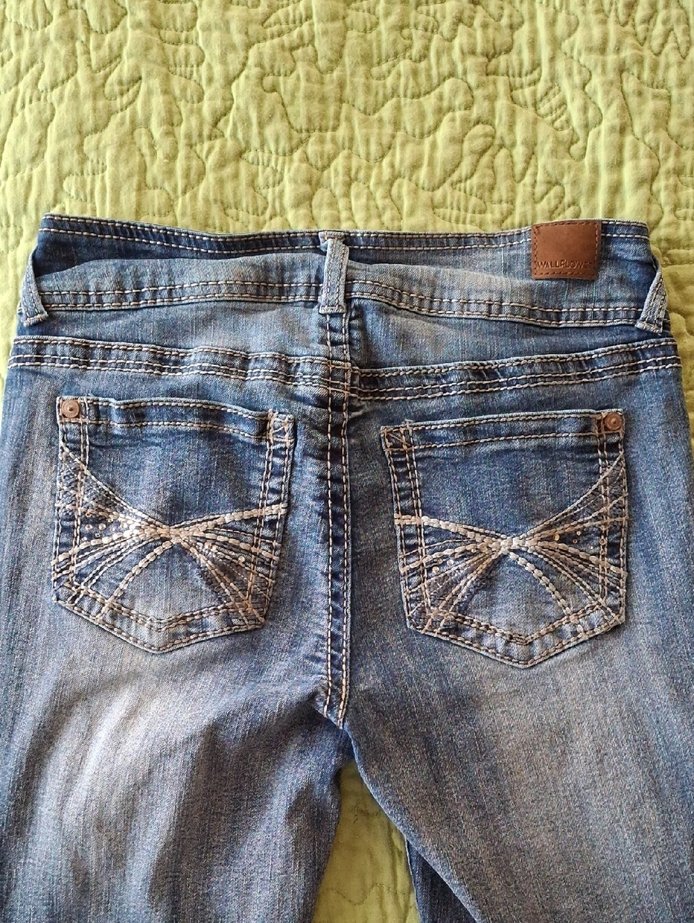 Wallflower Junior's Size 3 Luscious Curvy Boot Cut Jeans - Picture 7 of 8